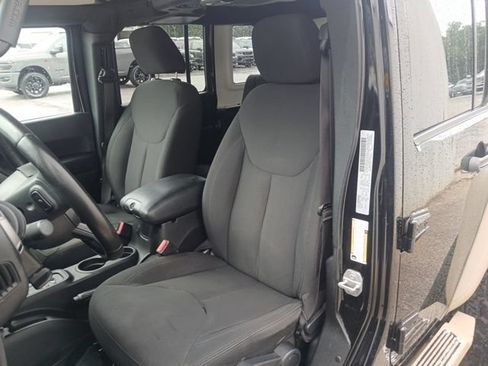 Used 2017 Jeep Wrangler Unlimited Sport w/ Quick Order Package 24S AWD/4WD image 31