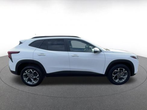 Used 2025 Chevrolet Trax LT image 16