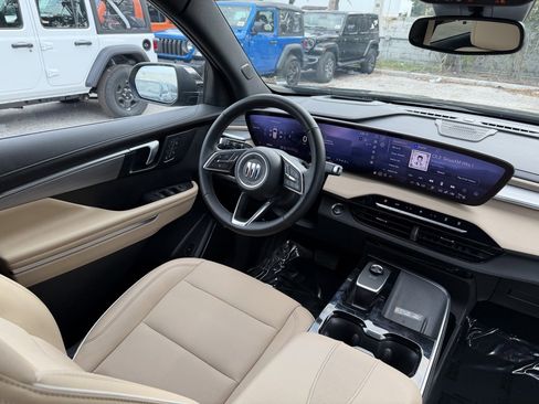 Used 2025 Buick Enclave Preferred w/ Power Package image 33