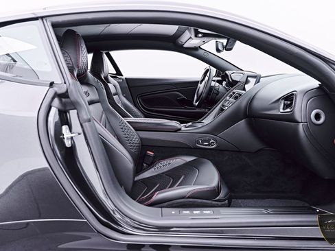 Used 2021 Aston Martin DBS Superleggera RWD image 41