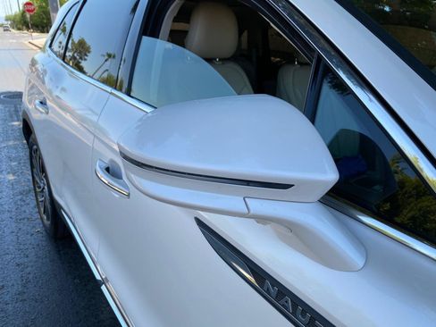 Used 2019 Lincoln Nautilus Reserve FWD image 5