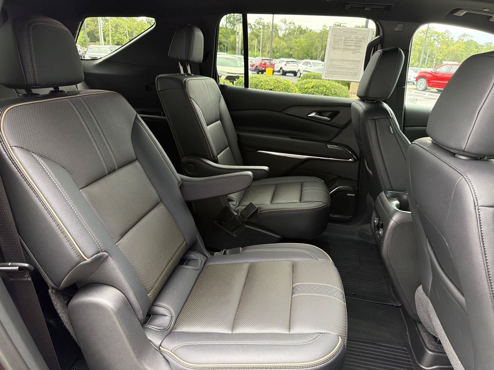 Used 2026 Chevrolet Traverse High Country w/ LPO, Floor Liner Package AWD/4WD image 39