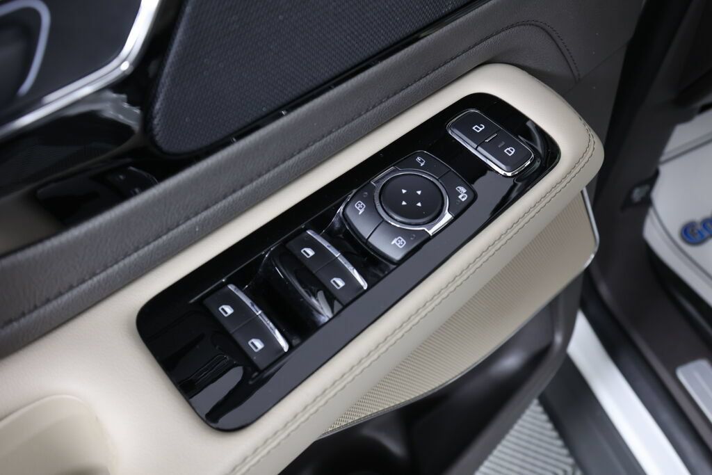 Used 2021 Lincoln Aviator AWD w/ Class IV Trailer Tow Package image 35