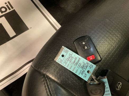 Used 2019 Toyota Tacoma TRD Off-Road image 27