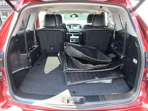 Used 2019 Toyota Highlander SE AWD/4WD image 16