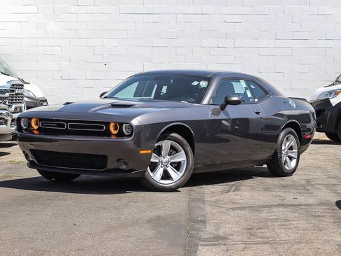Used 2022 Dodge Challenger SXT RWD image 1