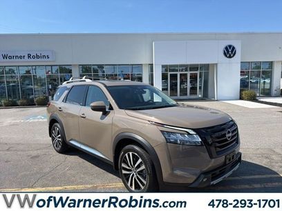 Used 2024 Nissan Pathfinder Platinum w/ Black Appearance Package