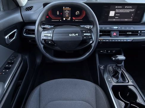 Used 2025 Kia K4 FWD image 11