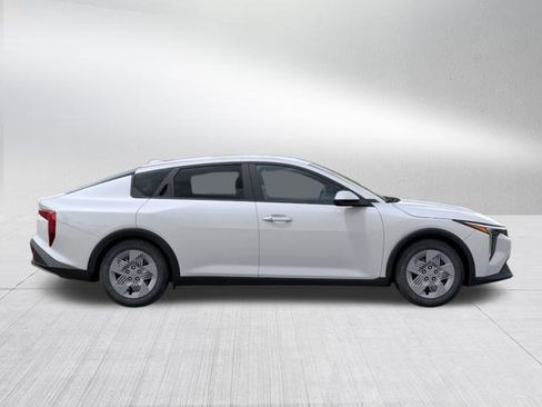 New 2025 Kia K4 LX image 7