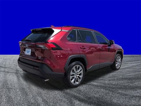 Used 2022 Toyota RAV4 XLE Premium image 4