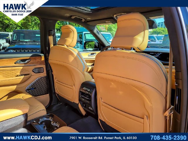 Used 2023 Jeep Grand Cherokee L Summit AWD/4WD image 28