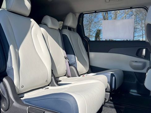 New 2026 Kia Carnival EX image 13