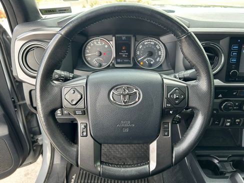 Used 2019 Toyota Tacoma TRD Off-Road AWD/4WD image 16