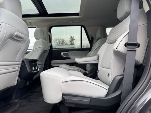 Used 2025 Ford Expedition Platinum w/ Platinum Ultimate Package AWD/4WD image 44