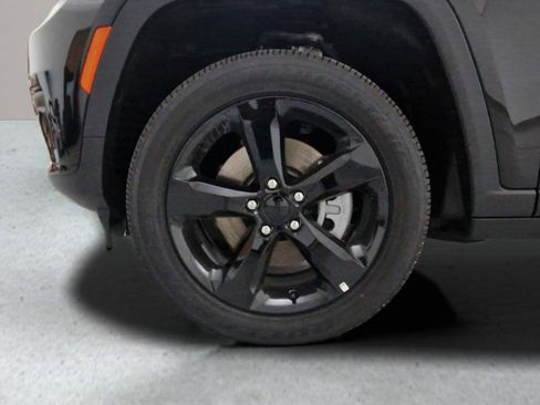 New 2025 Jeep Grand Cherokee L Altitude image 33