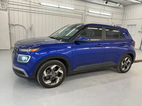 Used 2023 Hyundai Venue Limited FWD image 9