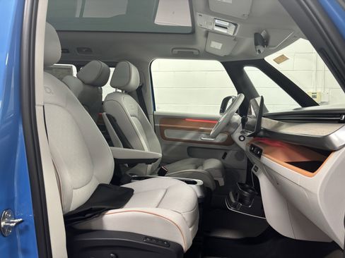 New 2025 Volkswagen ID. Buzz 1st Edition image 10