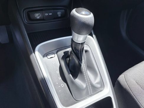 Used 2025 Hyundai Venue SE FWD image 18