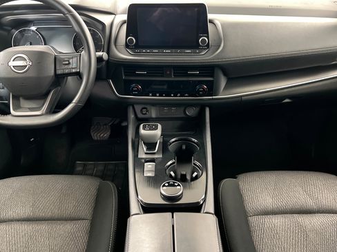 Used 2025 Nissan Rogue SV image 14