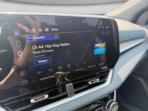 Used 2025 Chevrolet Equinox LT FWD image 28