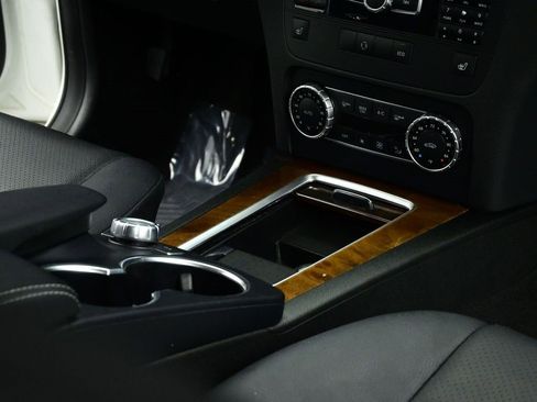 Used 2015 Mercedes-Benz GLK 350 4MATIC image 36