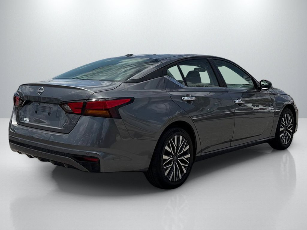 Used 2025 Nissan Altima 2.5 SV FWD image 5