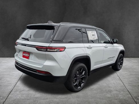 New 2025 Jeep Grand Cherokee Limited image 4