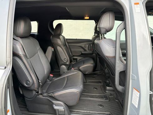 Used 2023 Toyota Sienna XSE AWD/4WD image 10