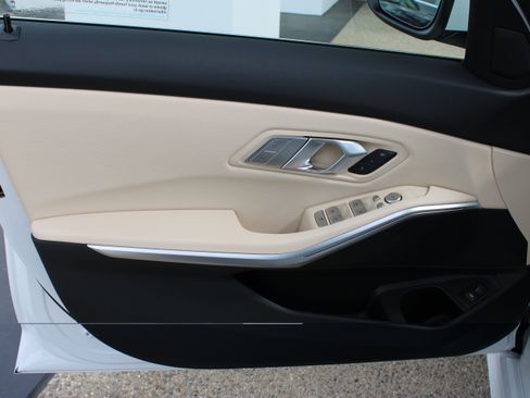 Used 2026 BMW 330i Sedan w/ Convenience Package RWD image 14