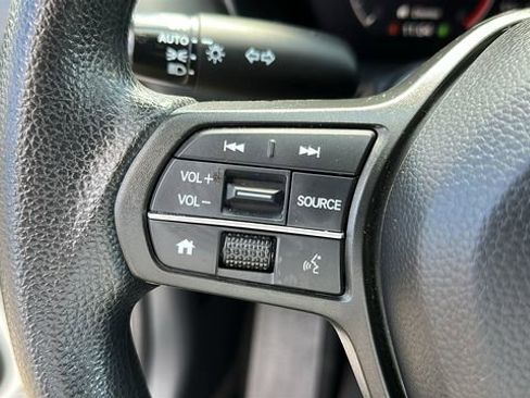 Used 2023 Honda HR-V LX image 11