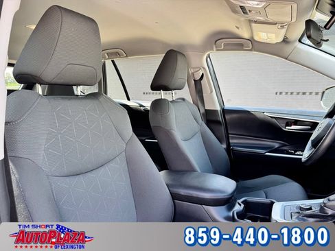 Used 2025 Toyota RAV4 XLE AWD/4WD image 51