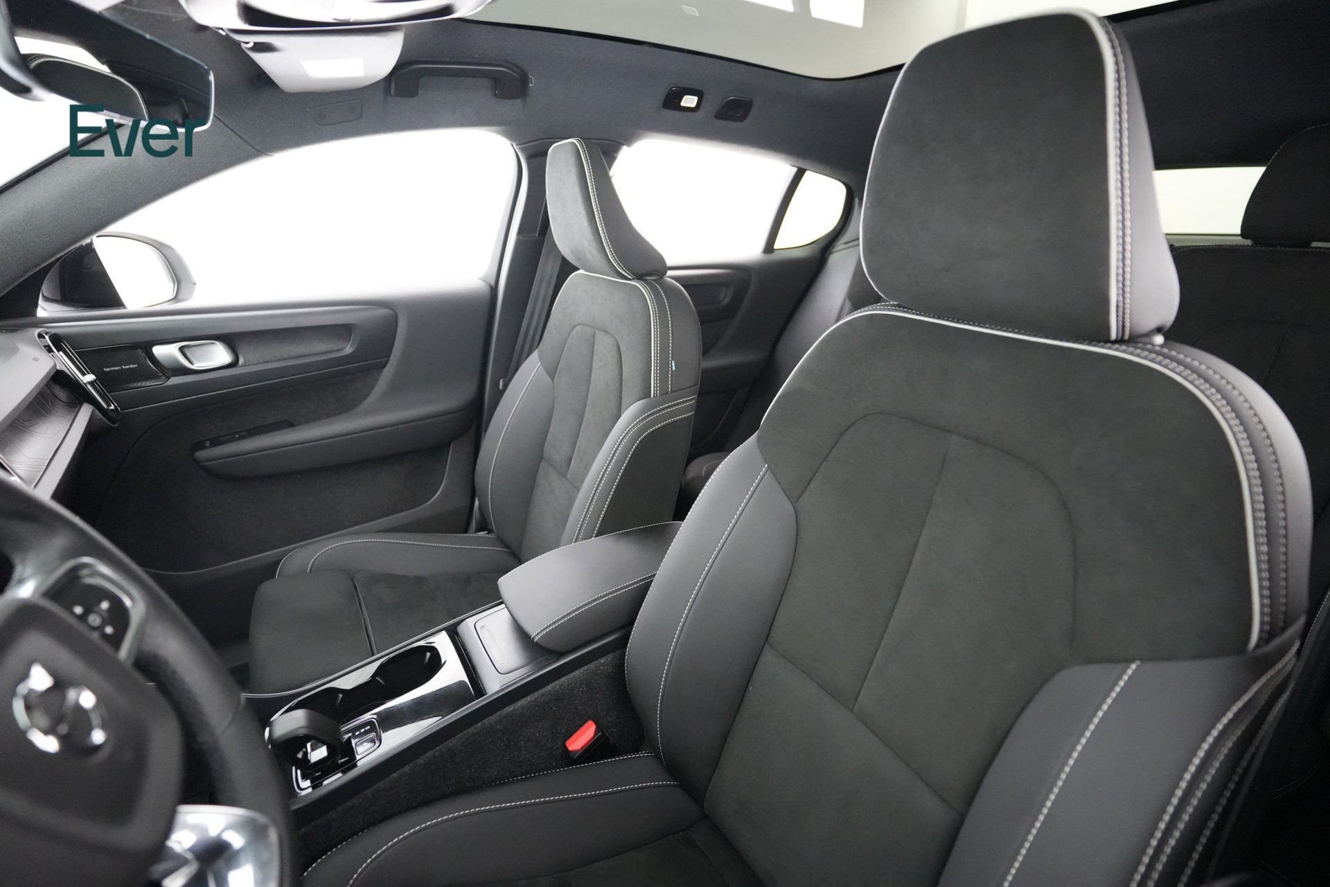 Used 2023 Volvo C40 P8 Recharge Ultimate AWD/4WD image 4
