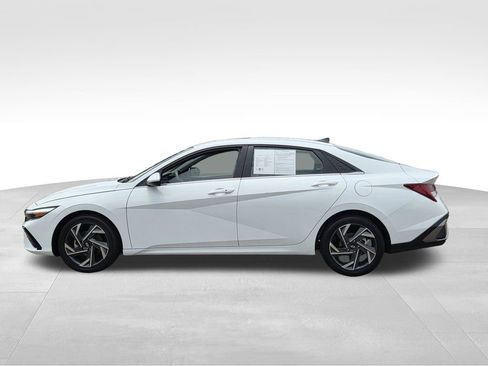 Used 2025 Hyundai Elantra SEL FWD image 9