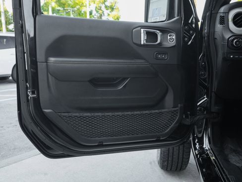 Used 2025 Jeep Wrangler Unlimited Sahara w/ Safety Group image 31