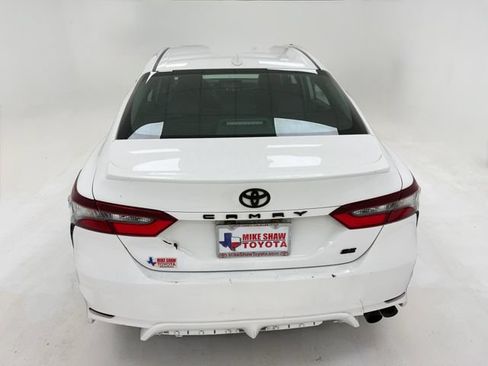Used 2022 Toyota Camry SE FWD image 19