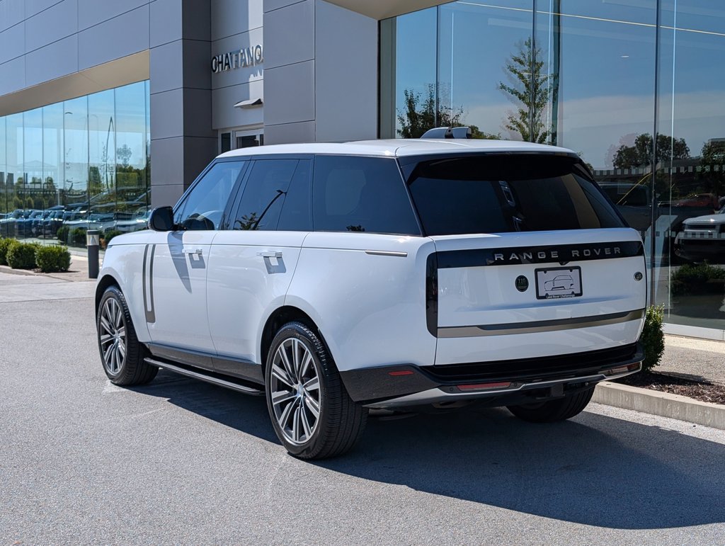 Used 2023 Land Rover Range Rover SE AWD/4WD image 3