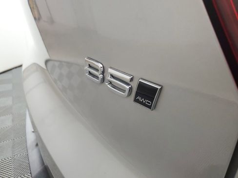 Certified 2025 Volvo XC40 B5 Plus image 9