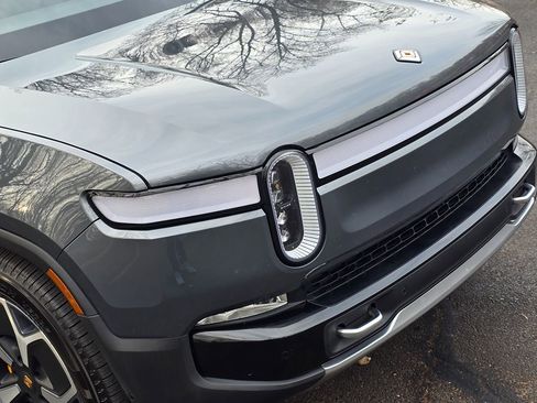 Used 2024 Rivian R1S Adventure image 89