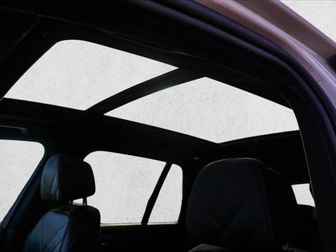 Used 2024 BMW X5 xDrive50e image 11