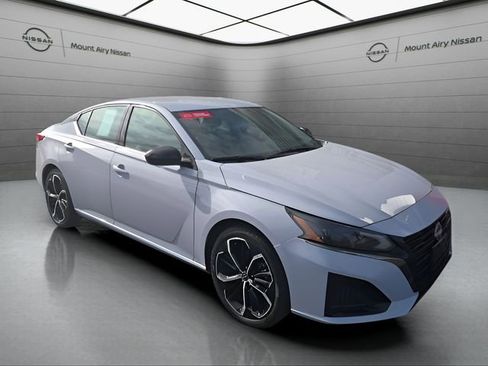 Certified 2024 Nissan Altima 2.5 SR image 2