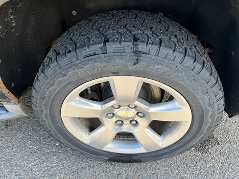 Used 2015 Chevrolet Suburban LT w/ Luxury Package AWD/4WD image 9