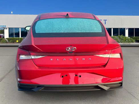 Used 2023 Hyundai Elantra SE FWD image 6