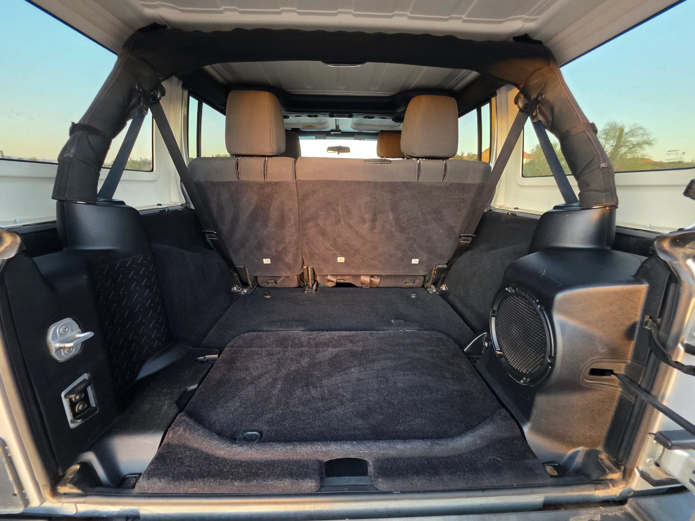 Used 2012 Jeep Wrangler Unlimited Rubicon w/ Dual Top Group AWD/4WD image 12