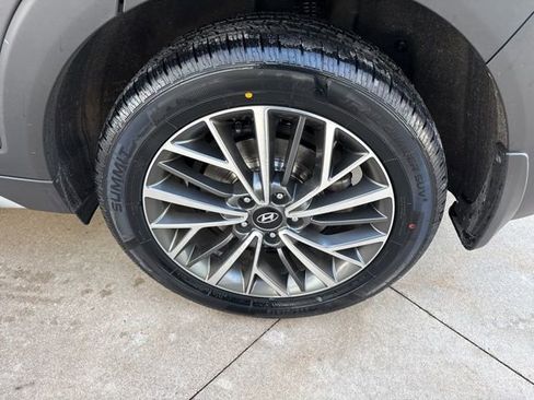 Used 2021 Hyundai Tucson Limited image 12