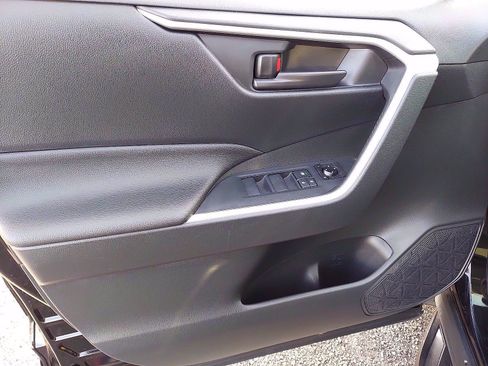 Certified 2019 Toyota RAV4 LE image 13