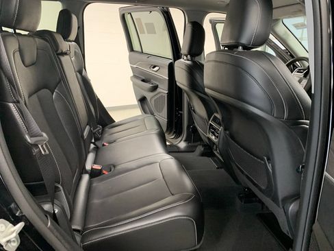 Used 2023 Jeep Grand Cherokee Limited w/ Luxury Tech Group II AWD/4WD image 8