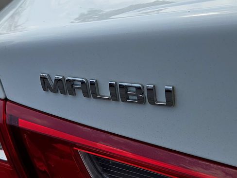 Used 2021 Chevrolet Malibu LS FWD image 31