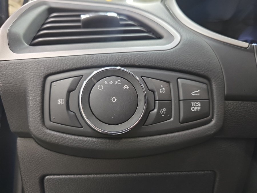 Used 2019 Ford Edge SEL w/ Equipment Group 201A AWD/4WD image 28