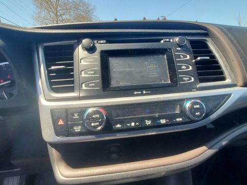 Used 2015 Toyota Highlander Plus image 18