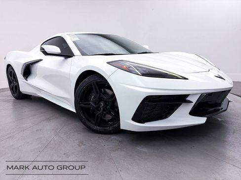 Used 2021 Chevrolet Corvette Stingray Coupe w/ Engine Appearance Package RWD image 1